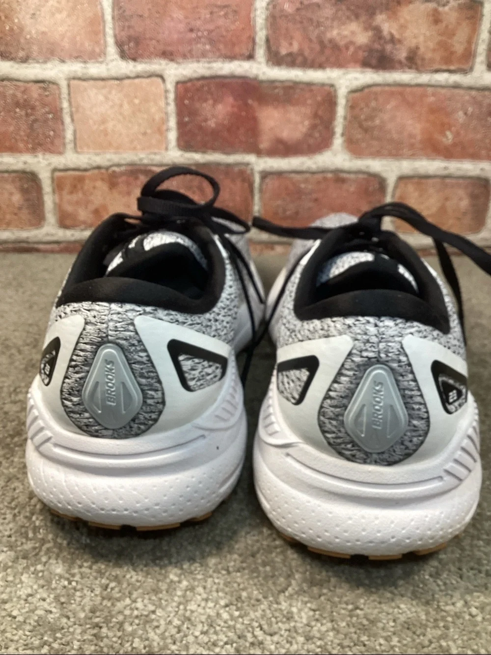 Brooks Adrenaline GTS 23 Men’s running shoes sneakers size 8.5
